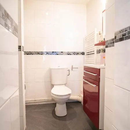 Charming Apt In Belleville Parigi